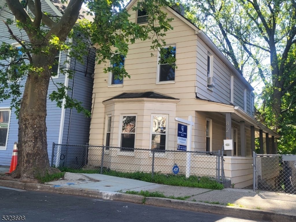 82 Palm St, Newark City, NJ 07106