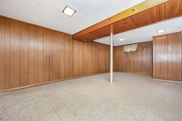 72 Seaman Road, Glen Cove, NY 11542