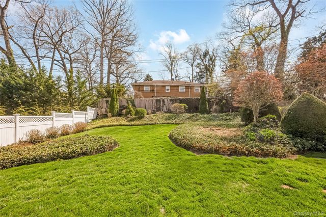 72 Seaman Road, Glen Cove, NY 11542