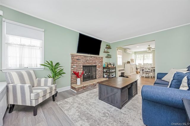 72 Seaman Road, Glen Cove, NY 11542