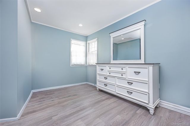 72 Seaman Road, Glen Cove, NY 11542