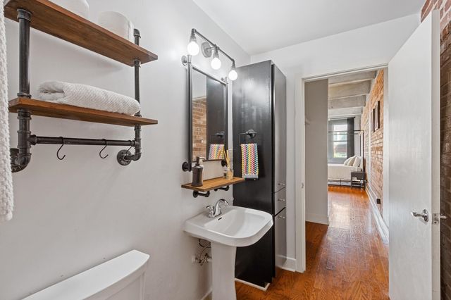 408 S Front St Apt 301, Memphis, TN 38103