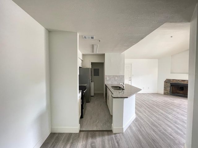 236 AFTON SQUARE 305, Altamonte Springs, FL 32714