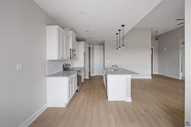 204 Farmland Circle, Perry, GA 31069