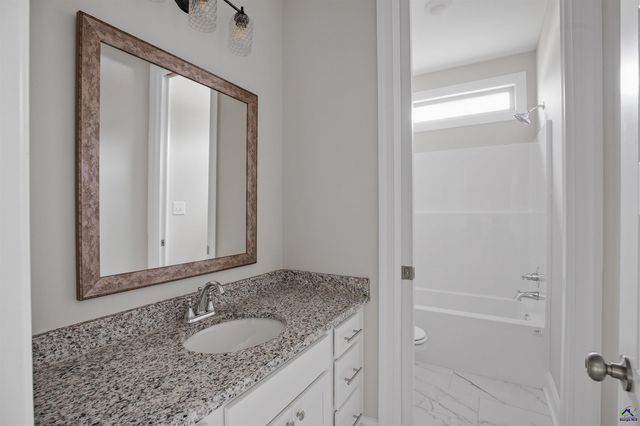 204 Farmland Circle, Perry, GA 31069