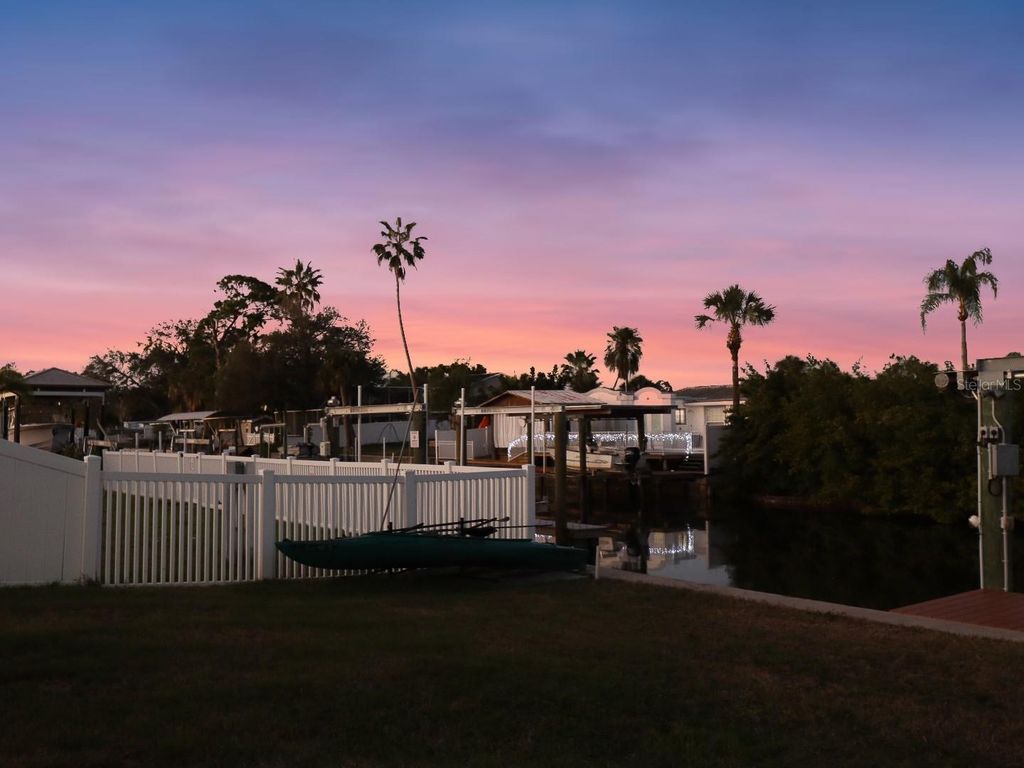 Image 33 of property listing at 10707 DONBRESE AVENUE, Tampa, FL 33615
