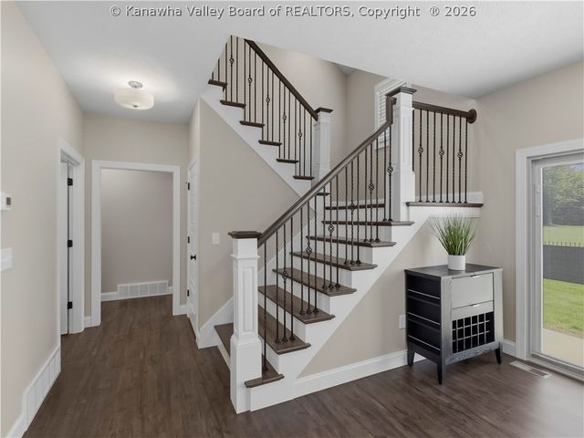 19 Squirrel Ridge, Charleston, WV 25314