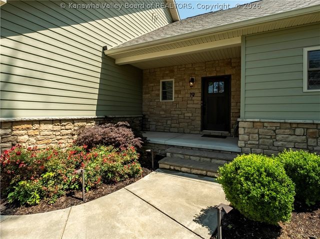 19 Squirrel Ridge, Charleston, WV 25314