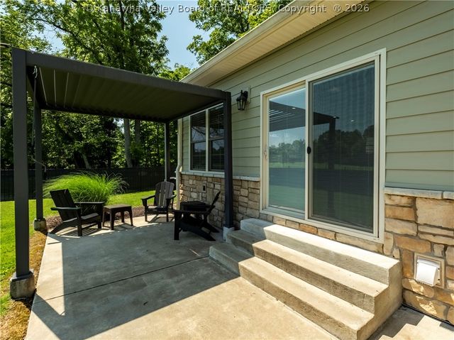19 Squirrel Ridge, Charleston, WV 25314