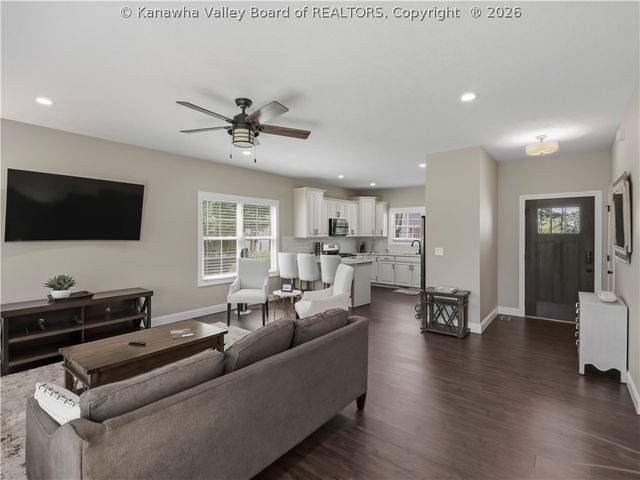 19 Squirrel Ridge, Charleston, WV 25314