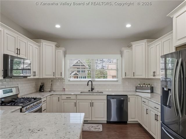 19 Squirrel Ridge, Charleston, WV 25314