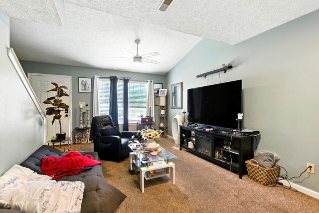 1100 Horsemans Lane 42, Lexington, KY 40504