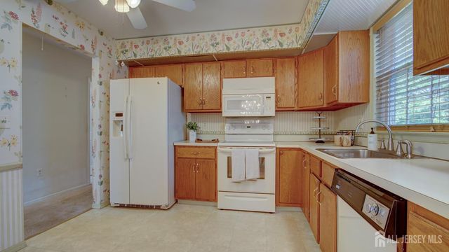 14 John Adams Court A, Monroe, NJ 08831