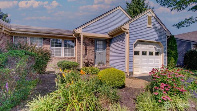 14 John Adams Court A, Monroe, NJ 08831
