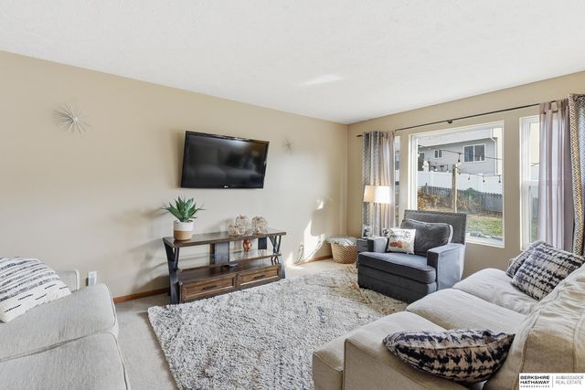 15207 Edna Street, Omaha, NE 68138