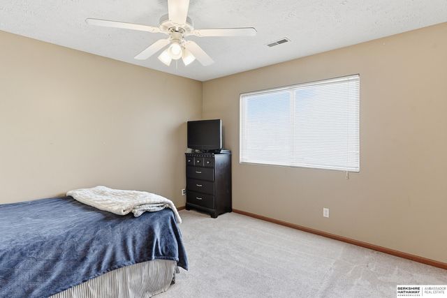 15207 Edna Street, Omaha, NE 68138