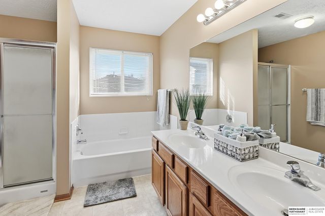 15207 Edna Street, Omaha, NE 68138