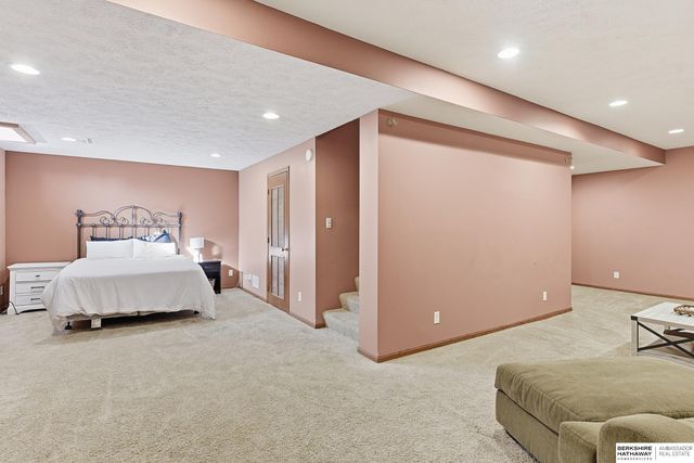 15207 Edna Street, Omaha, NE 68138