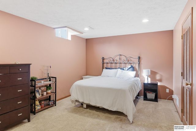 15207 Edna Street, Omaha, NE 68138