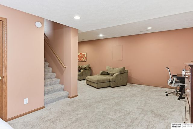 15207 Edna Street, Omaha, NE 68138