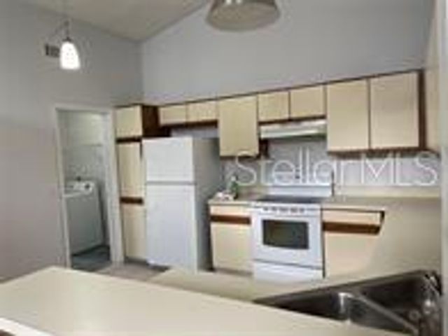 31 LAKEPOINTE CIRCLE, Kissimmee, FL 34743