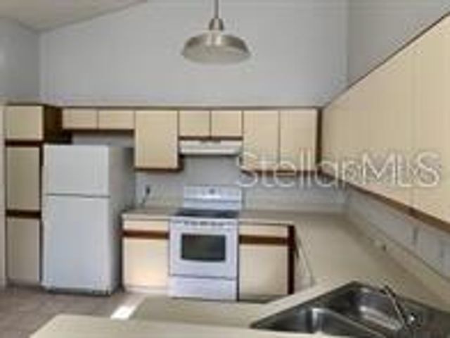 31 LAKEPOINTE CIRCLE, Kissimmee, FL 34743