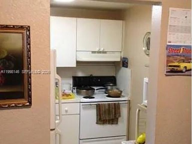 666 W 81st Street 124, Hialeah, FL 33014