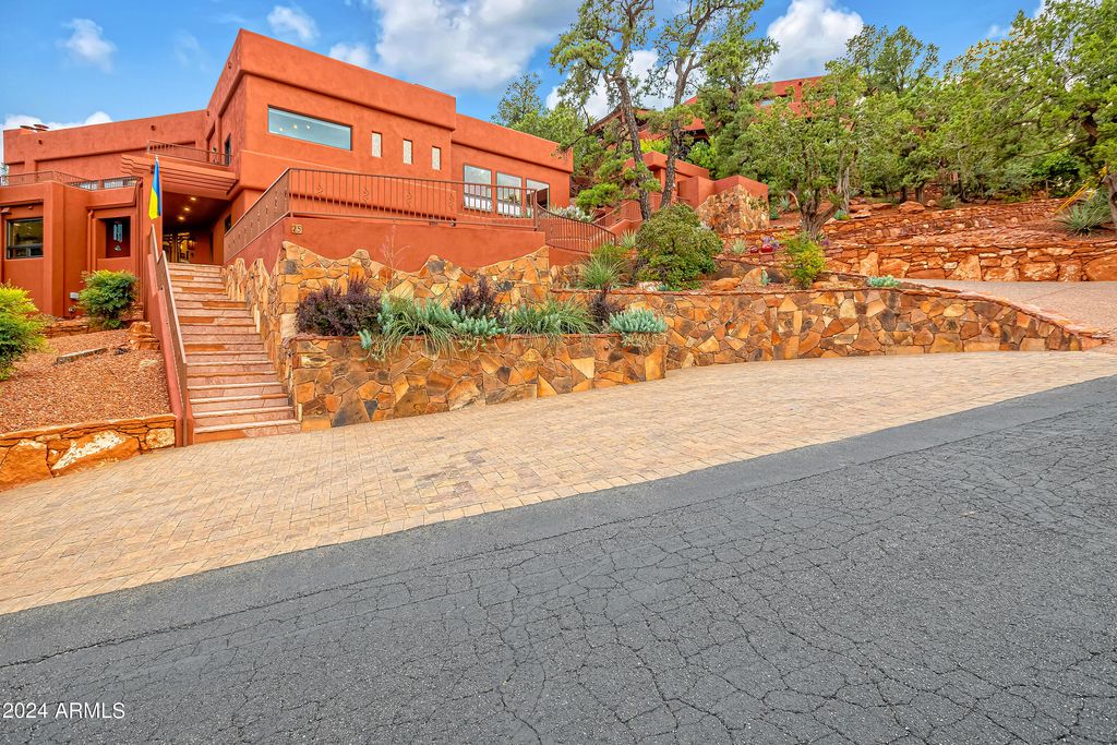 Image 5 of property listing at 25 CIBOLA Drive, Sedona, AZ 86336