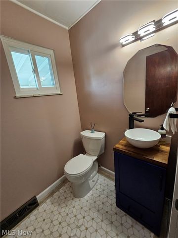 33158 Lakeshore Boulevard, Eastlake, OH 44095