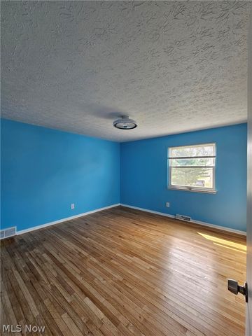 33158 Lakeshore Boulevard, Eastlake, OH 44095