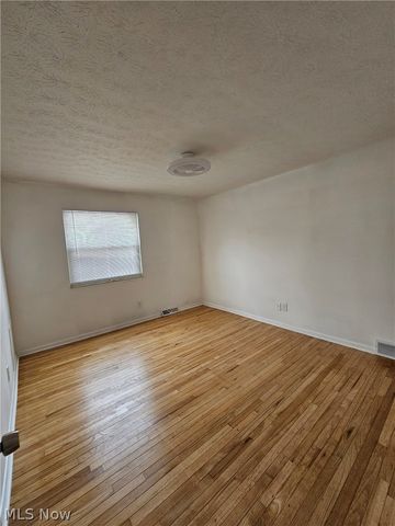 33158 Lakeshore Boulevard, Eastlake, OH 44095