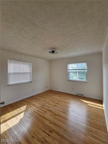 33158 Lakeshore Boulevard, Eastlake, OH 44095