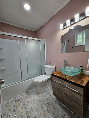 33158 Lakeshore Boulevard, Eastlake, OH 44095