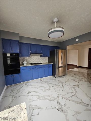 33158 Lakeshore Boulevard, Eastlake, OH 44095
