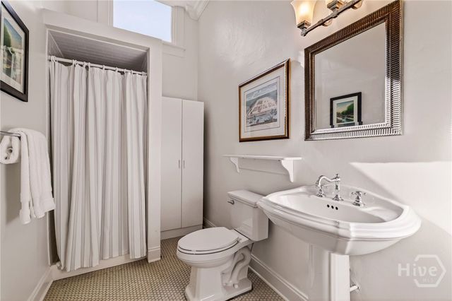 107 E 35th Street, Savannah, GA 31401