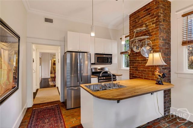 107 E 35th Street, Savannah, GA 31401