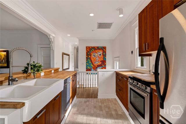 107 E 35th Street, Savannah, GA 31401