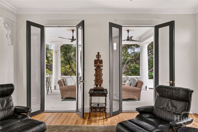 107 E 35th Street, Savannah, GA 31401