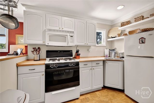 107 E 35th Street, Savannah, GA 31401