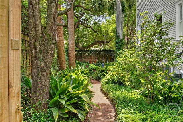 107 E 35th Street, Savannah, GA 31401