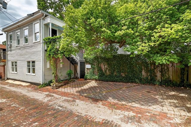 107 E 35th Street, Savannah, GA 31401
