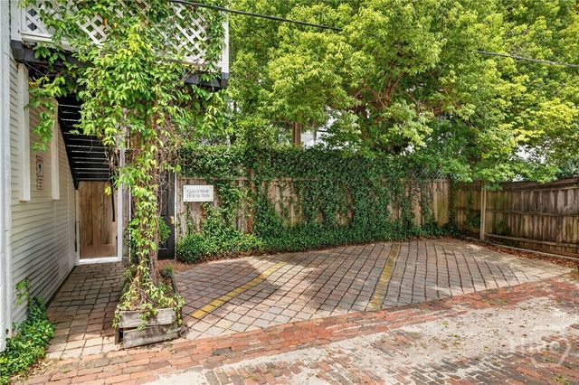 107 E 35th Street, Savannah, GA 31401