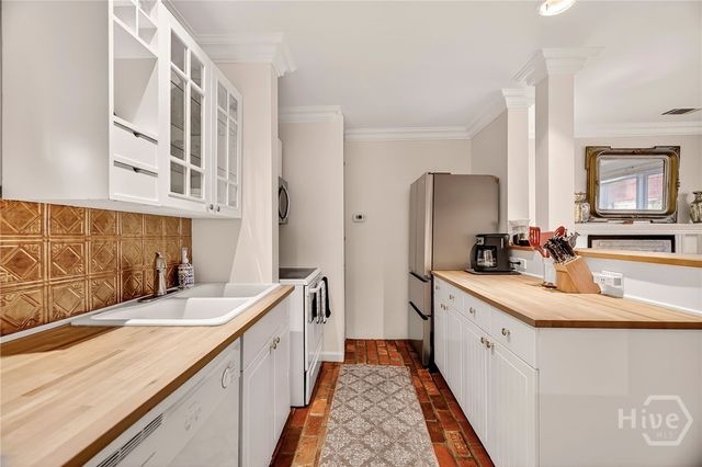 107 E 35th Street, Savannah, GA 31401