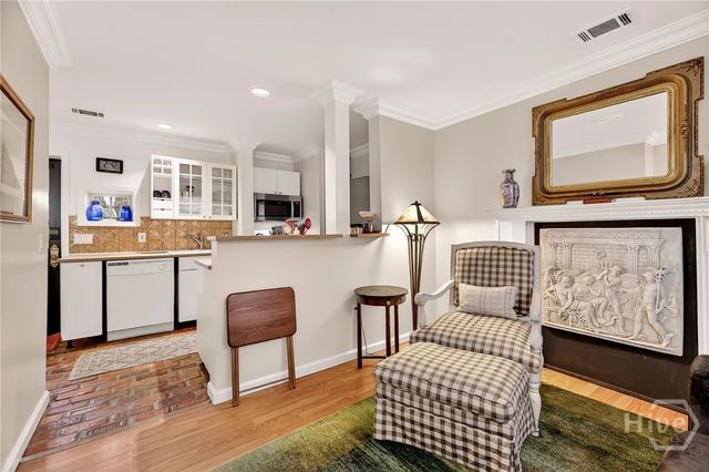 107 E 35th Street, Savannah, GA 31401