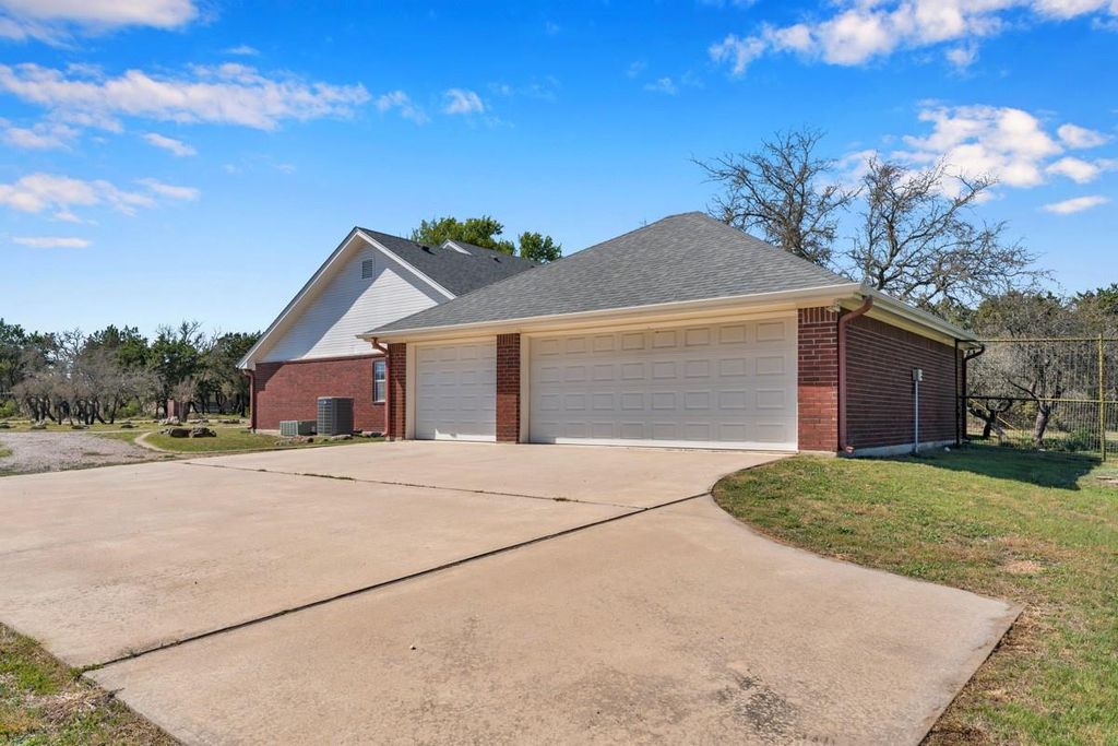 107 N Oak Vista DR, Burnet, TX 78611