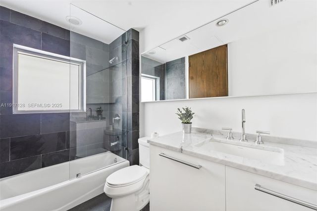 900 Biscayne Blvd PH 6205, Miami, FL 33132