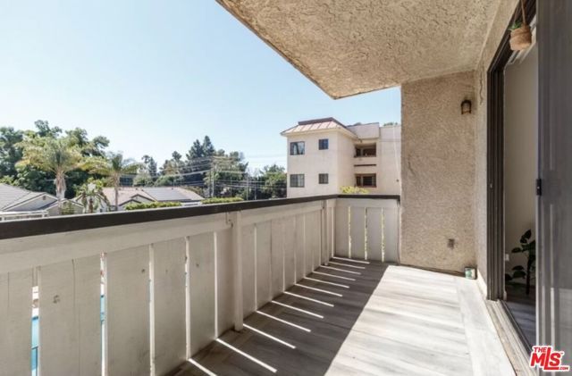 19029 Nordhoff Street 205, Northridge (los Angeles), CA 91324