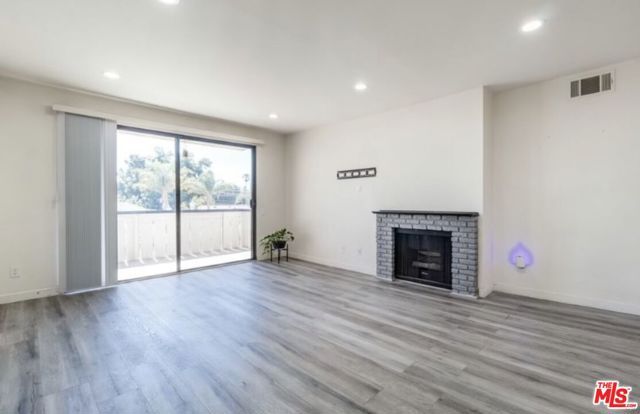 19029 Nordhoff Street 205, Northridge (los Angeles), CA 91324