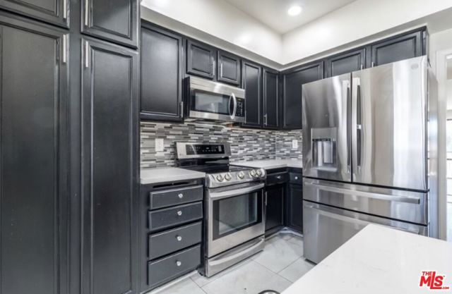 19029 Nordhoff Street 205, Northridge (los Angeles), CA 91324