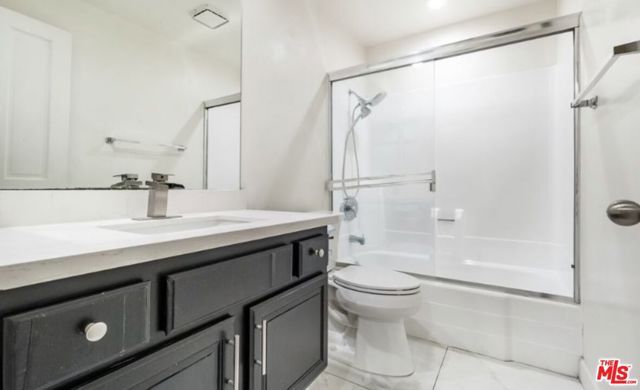 19029 Nordhoff Street 205, Northridge (los Angeles), CA 91324